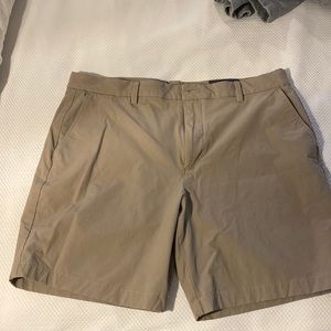 Men’s Vineyard Vines shorts. Dark khaki color/size 36.